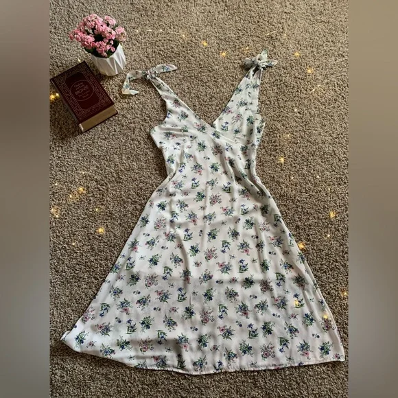 Floral midi dress - Picture 1 of 5